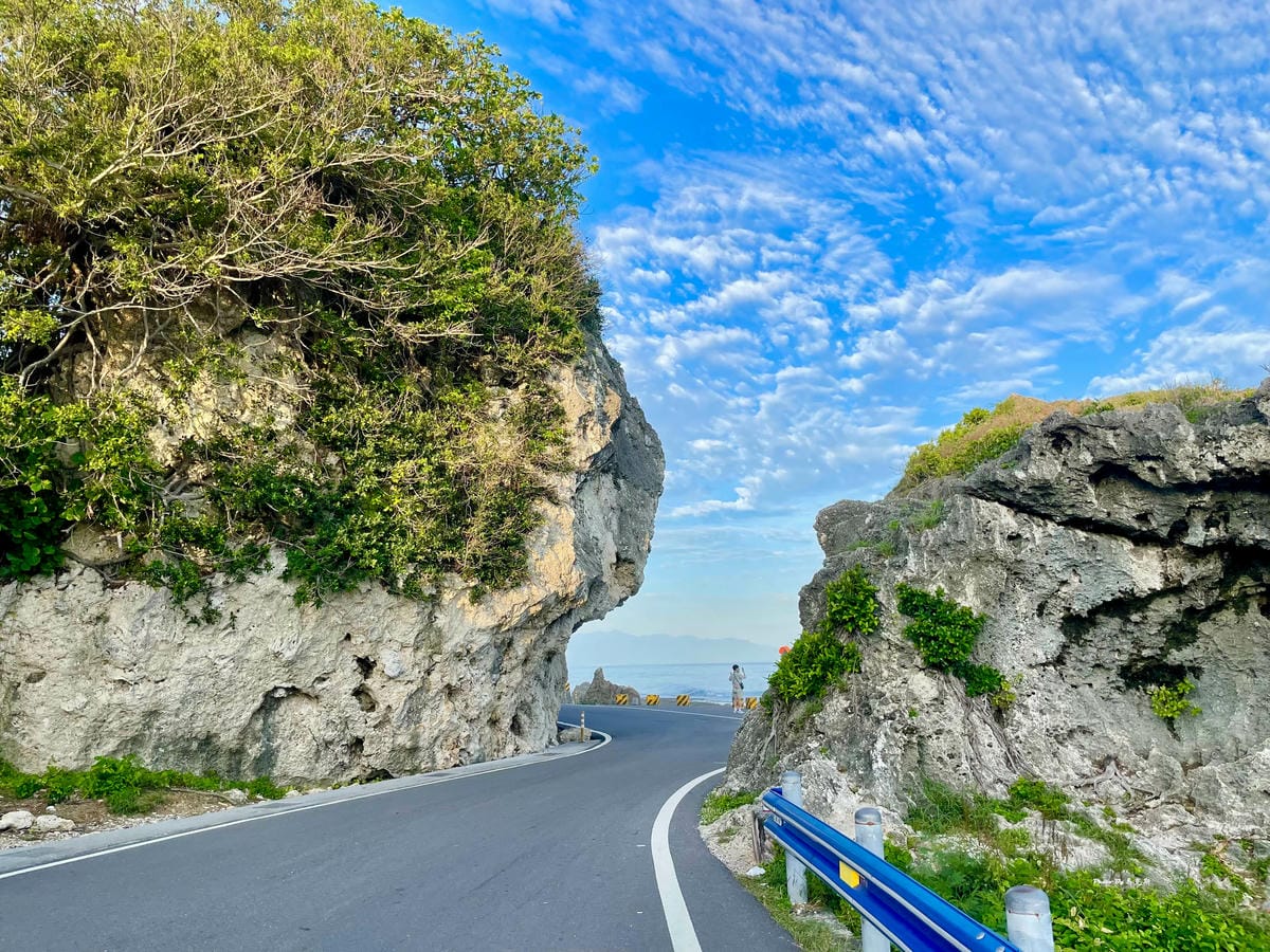 【小琉球景點推薦】厚石魚澳(厚石群礁)|一望無際的蔚藍 猶如 【小琉球景點推薦】厚石魚澳(厚石群礁)|一望無際的蔚藍 猶如