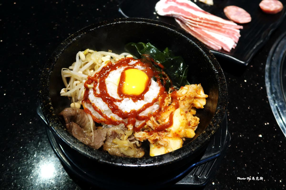 石鍋拌飯有牛、豚兩種 公益路燒烤火鍋推薦