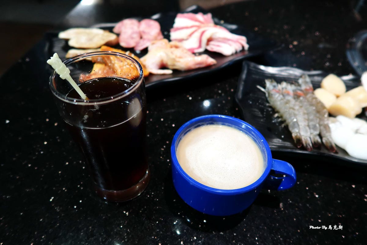 自助區的咖啡機帶給我好心情~ 台中公益路燒烤吃到飽