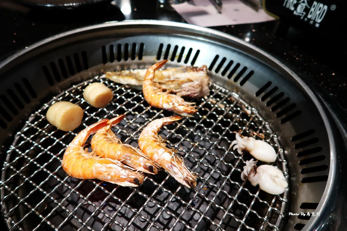 可以自行控制火侯大小很方便 台中公益路燒烤吃到飽