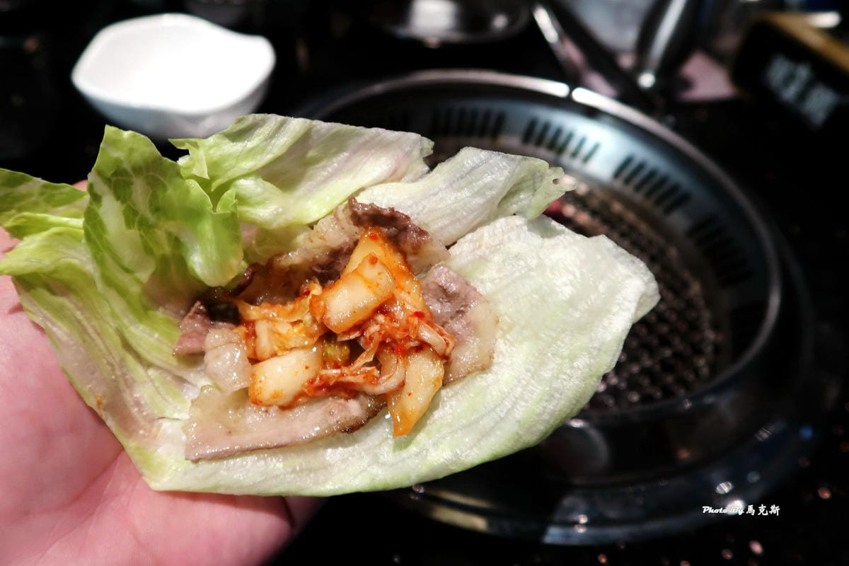 生菜包肉清爽好吃 公益路燒烤火鍋推薦