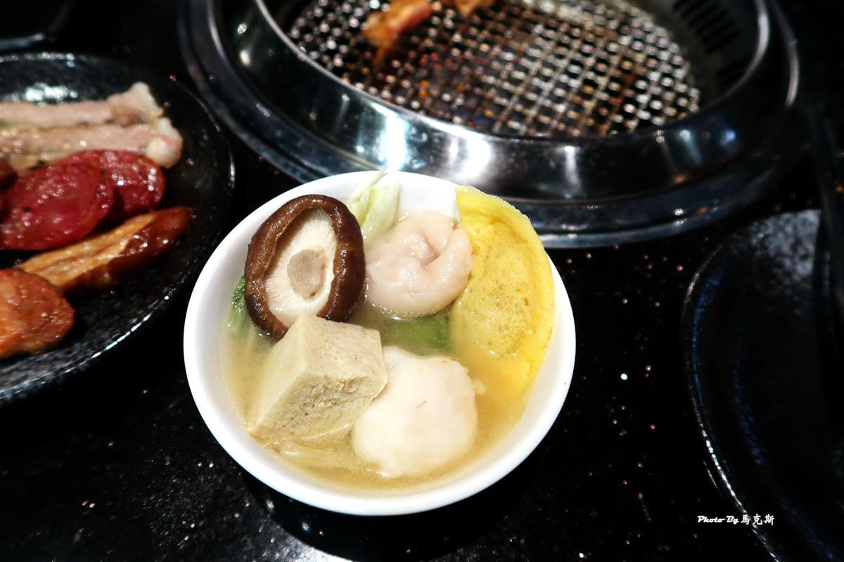 湯頭香濃很好喝 台中公益路吃到飽推薦