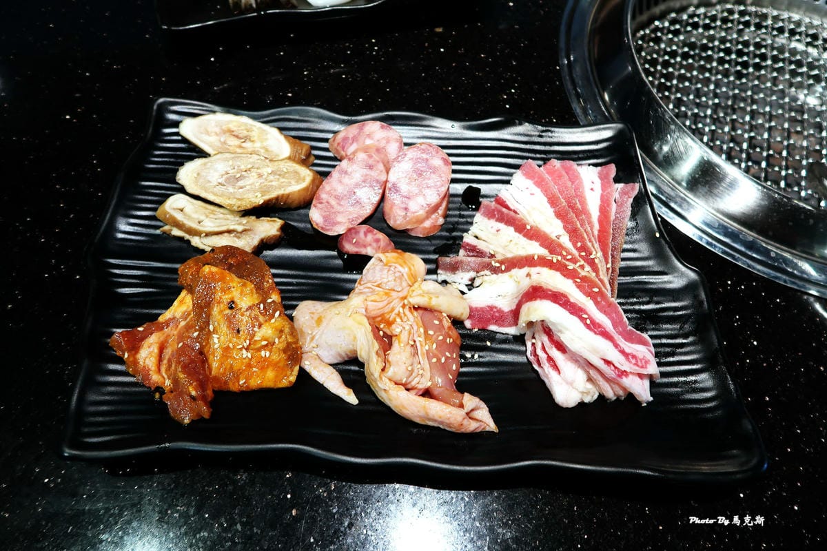 基本肉盤看起來好美味 公益路燒烤火鍋推薦
