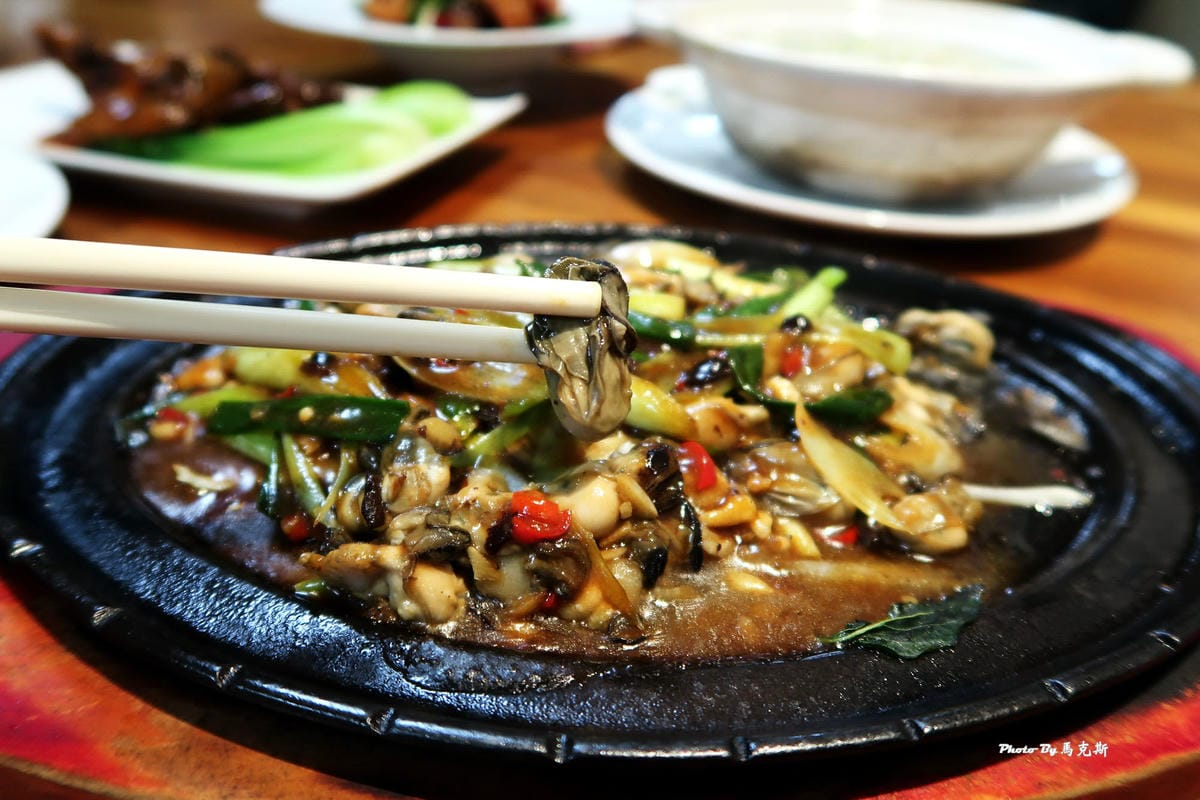 鮮蚵來自嘉義東石,每一粒新鮮飽滿沒有腥味,非常推薦 台中熱炒推薦-餐點介紹