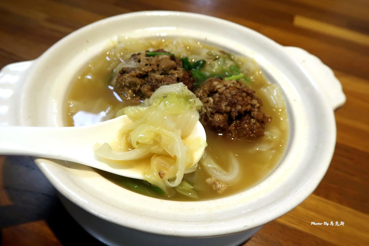 白菜燉到軟嫩,吸附湯汁,清甜美味 台中熱炒推薦-餐點介紹