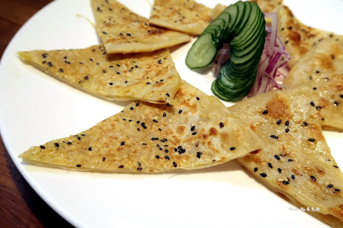 自製餅皮,皮薄香Q,搭配綠豆沙餡料,讓人愛不釋手 台中熱炒吃到飽-餐點介紹