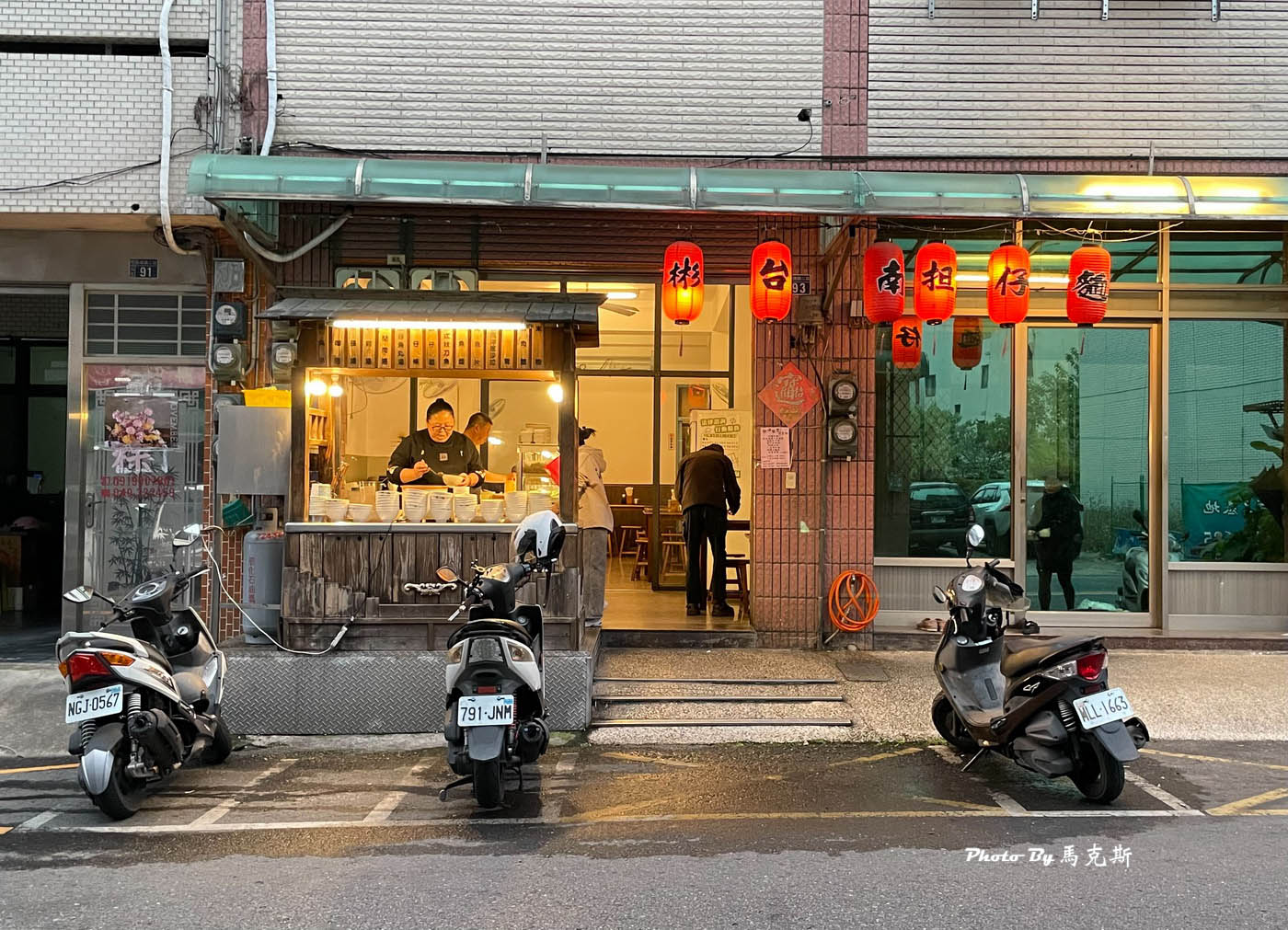 【南投市美食推薦】彬台南擔仔麵|在地隱藏版的平價美味 還有賣生魚片 晚餐宵夜選擇好去處|外帶|藍田書院|南投菜市場|(2026年更新菜單) - 第2張圖 【南投市美食推薦】彬台南擔仔麵|在地隱藏版的平價美味 還有賣生魚片 晚餐宵夜選擇好去處|外帶|藍田書院|南投菜市場|(2026年更新菜單)