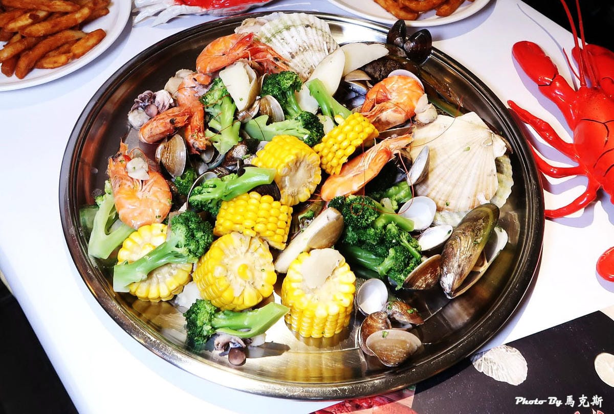 台中西區美食｜Fidèle妃黛美式海鮮餐廳。超浮誇霸氣手抓海