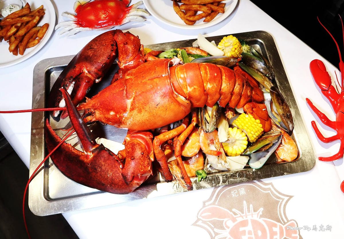 台中西區美食｜Fidèle妃黛美式海鮮餐廳。超浮誇霸氣手抓海