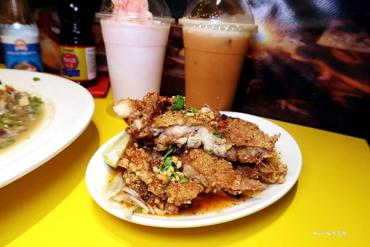 【台中逢甲美食推薦】泰辛火山排骨|泰國曼谷夜市超人市平價美食 【台中逢甲美食推薦】泰辛火山排骨|泰國曼谷夜市超人市平價美食