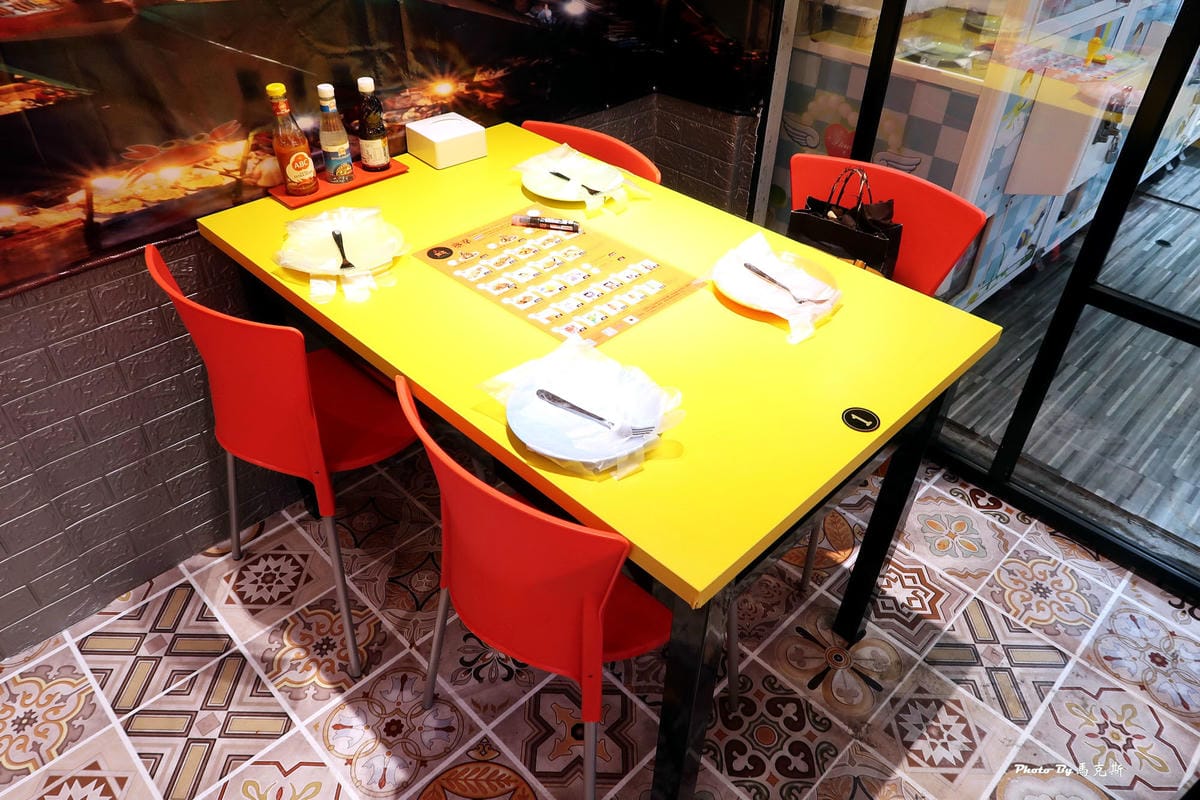 【台中逢甲美食推薦】泰辛火山排骨|泰國曼谷夜市超人市平價美食 【台中逢甲美食推薦】泰辛火山排骨|泰國曼谷夜市超人市平價美食