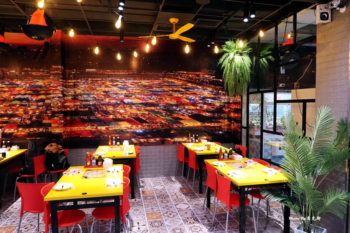 【台中逢甲美食推薦】泰辛火山排骨|泰國曼谷夜市超人市平價美食 【台中逢甲美食推薦】泰辛火山排骨|泰國曼谷夜市超人市平價美食