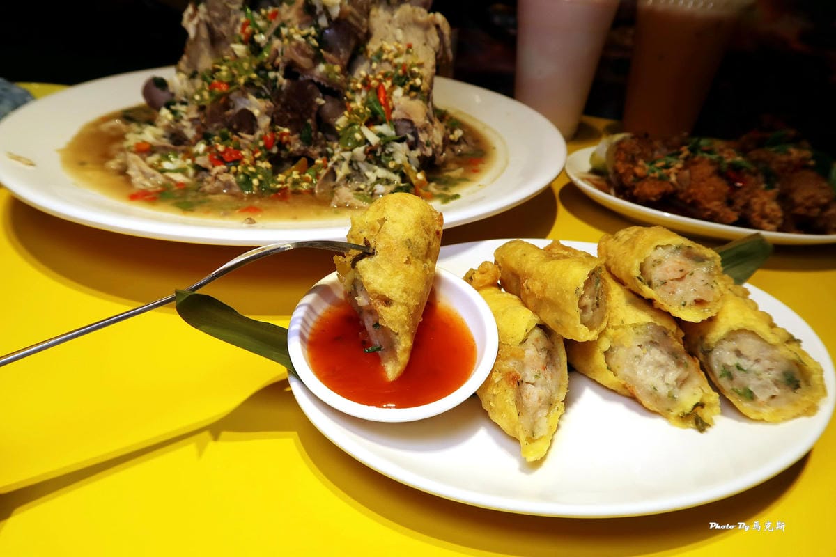 【台中逢甲美食推薦】泰辛火山排骨|泰國曼谷夜市超人市平價美食 【台中逢甲美食推薦】泰辛火山排骨|泰國曼谷夜市超人市平價美食