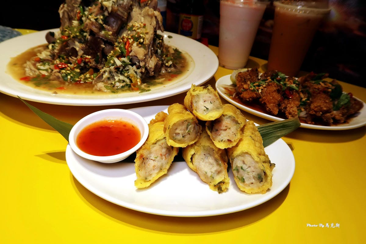 【台中逢甲美食推薦】泰辛火山排骨|泰國曼谷夜市超人市平價美食 【台中逢甲美食推薦】泰辛火山排骨|泰國曼谷夜市超人市平價美食