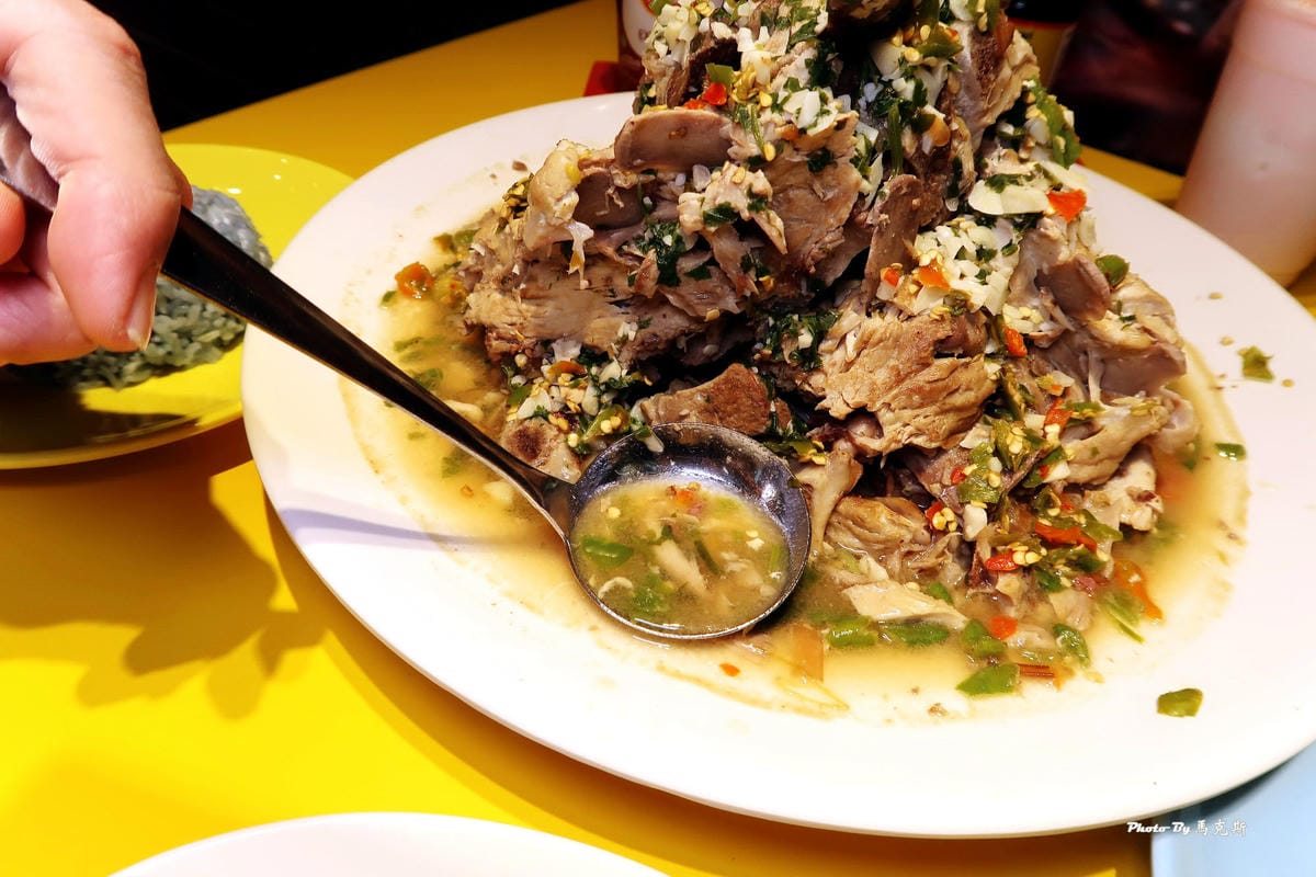 【台中逢甲美食推薦】泰辛火山排骨|泰國曼谷夜市超人市平價美食 【台中逢甲美食推薦】泰辛火山排骨|泰國曼谷夜市超人市平價美食