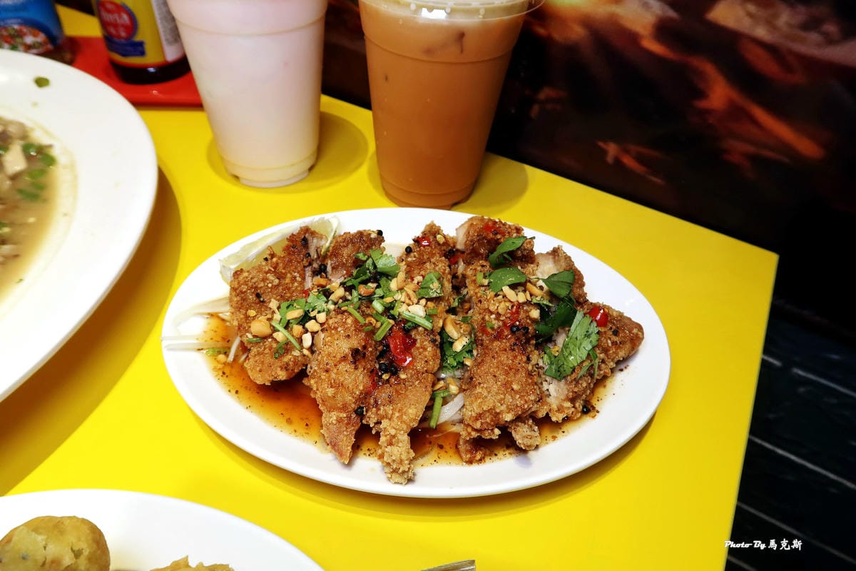 【台中逢甲美食推薦】泰辛火山排骨|泰國曼谷夜市超人市平價美食 【台中逢甲美食推薦】泰辛火山排骨|泰國曼谷夜市超人市平價美食