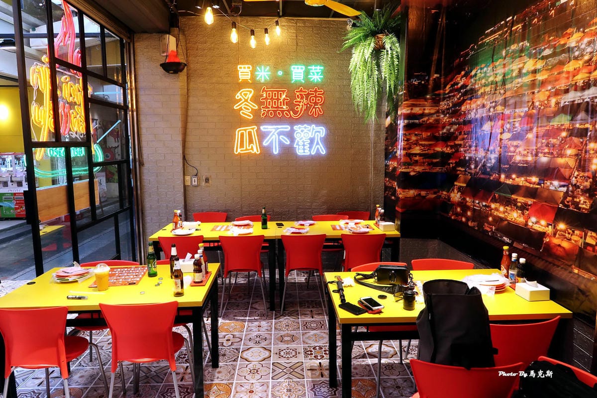 【台中逢甲美食推薦】泰辛火山排骨|泰國曼谷夜市超人市平價美食 【台中逢甲美食推薦】泰辛火山排骨|泰國曼谷夜市超人市平價美食