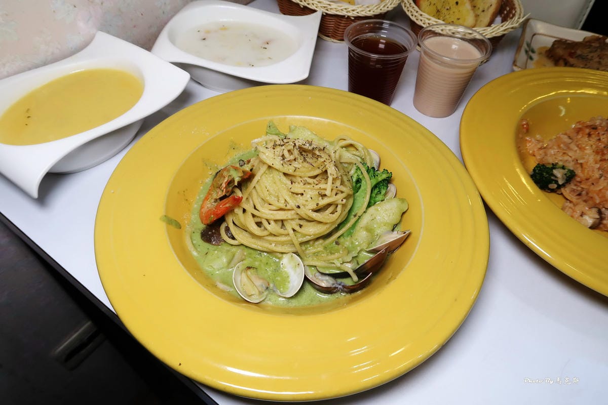 /tmp/phpHOTxyC /tmp/phpHOTxyC