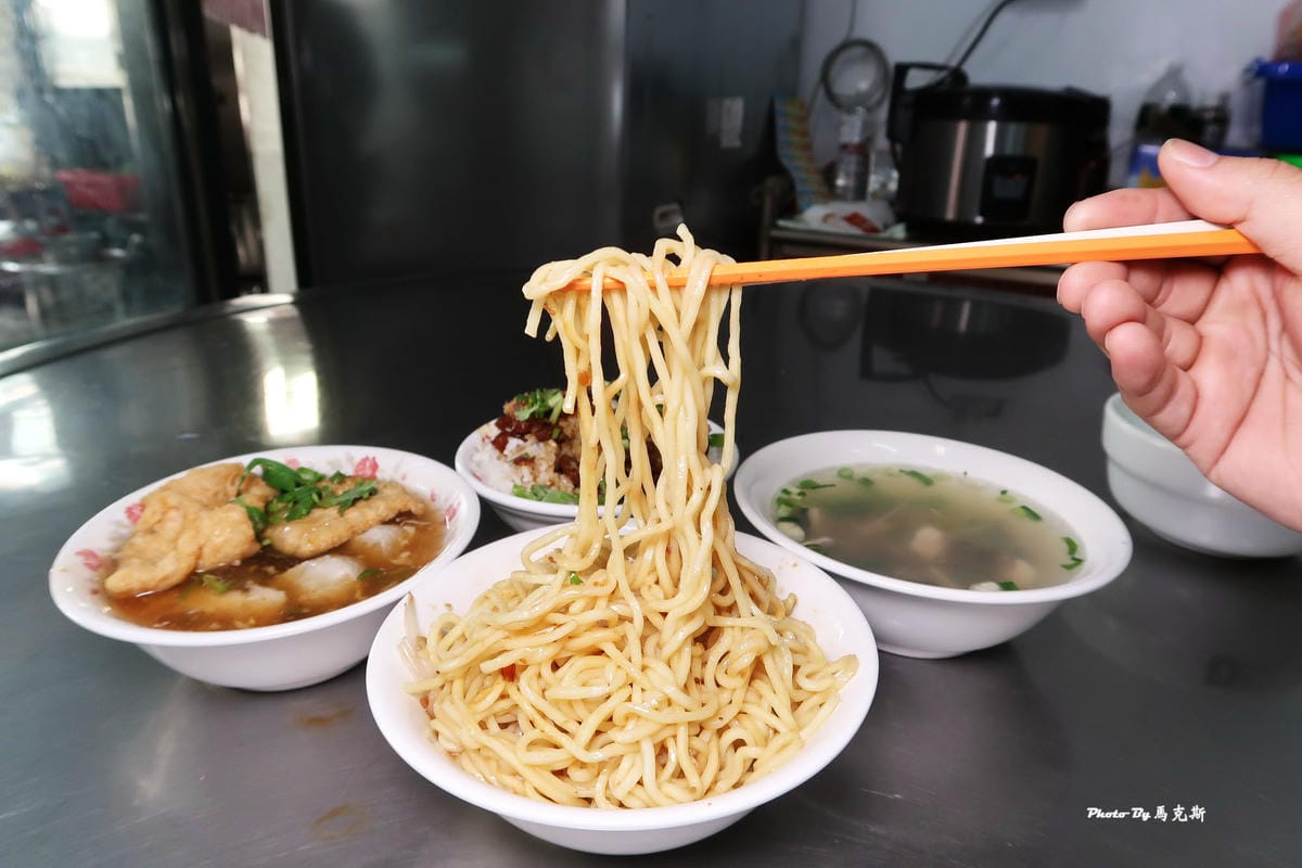 /tmp/phpwGsr0e /tmp/phpwGsr0e