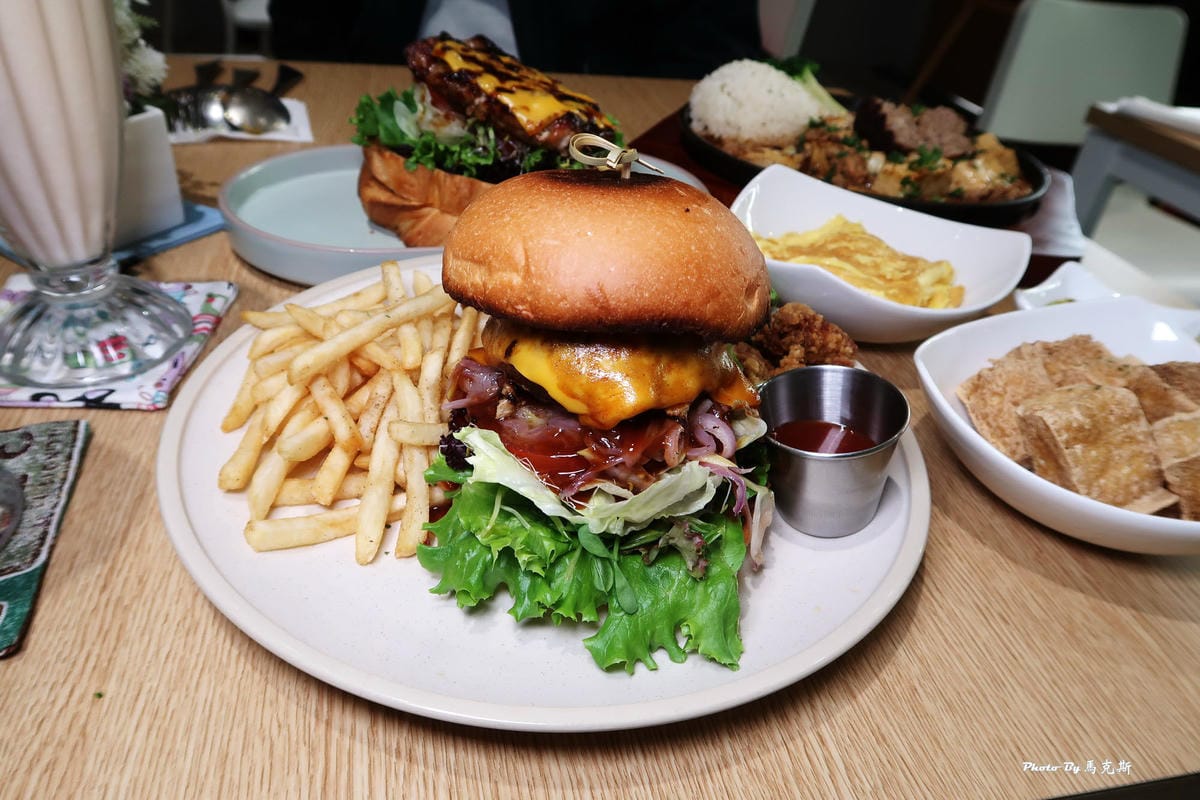 /tmp/phpJnnarW /tmp/phpJnnarW