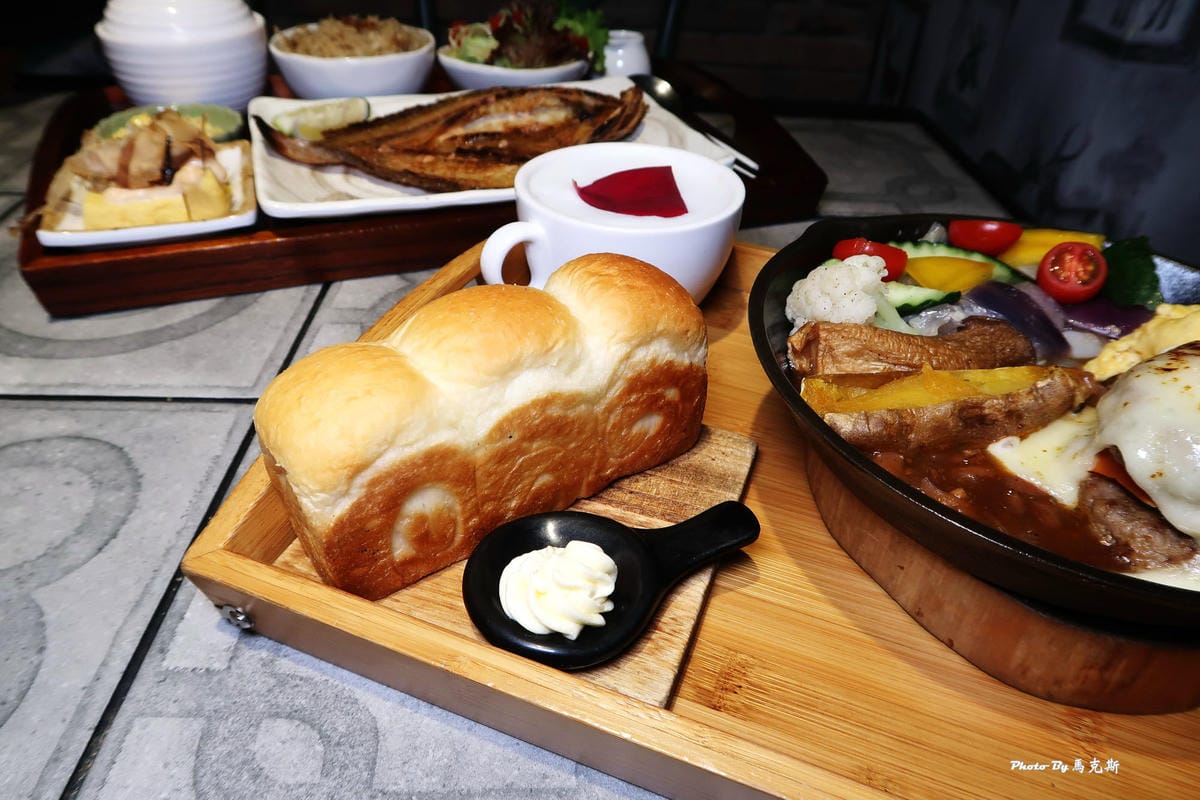 /tmp/phpaAJkEd /tmp/phpaAJkEd