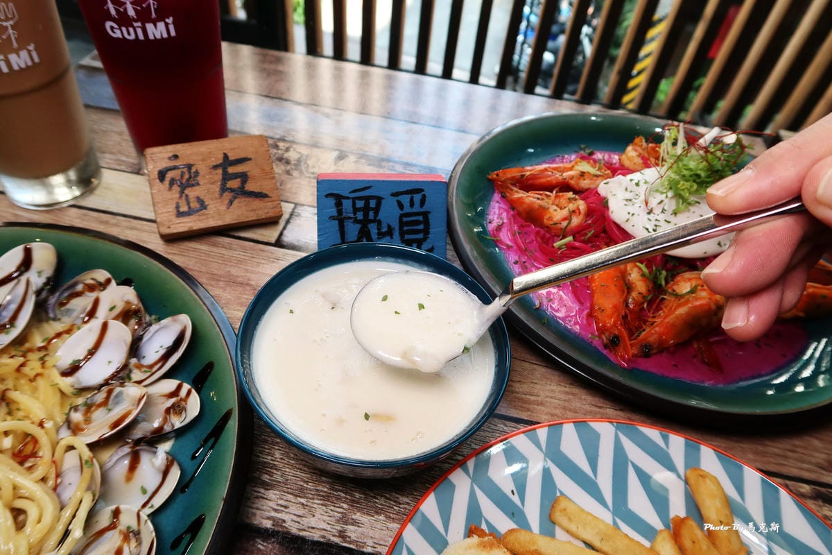 /tmp/phpE8go1D /tmp/phpE8go1D