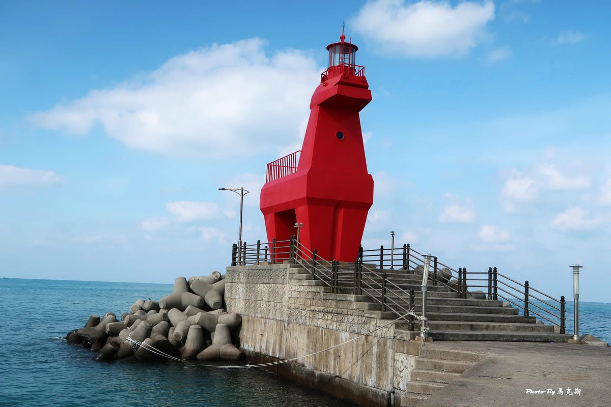 【韓國濟州島景點推薦】梨湖海邊小馬燈塔|濟州島IG熱門打卡必 【韓國濟州島景點推薦】梨湖海邊小馬燈塔|濟州島IG熱門打卡必