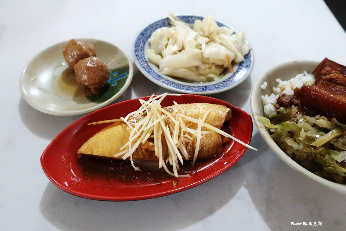 【高雄苓雅美食推薦】南豐魯肉飯|自強夜市超人氣魯肉飯 在地人 【高雄苓雅美食推薦】南豐魯肉飯|自強夜市超人氣魯肉飯 在地人