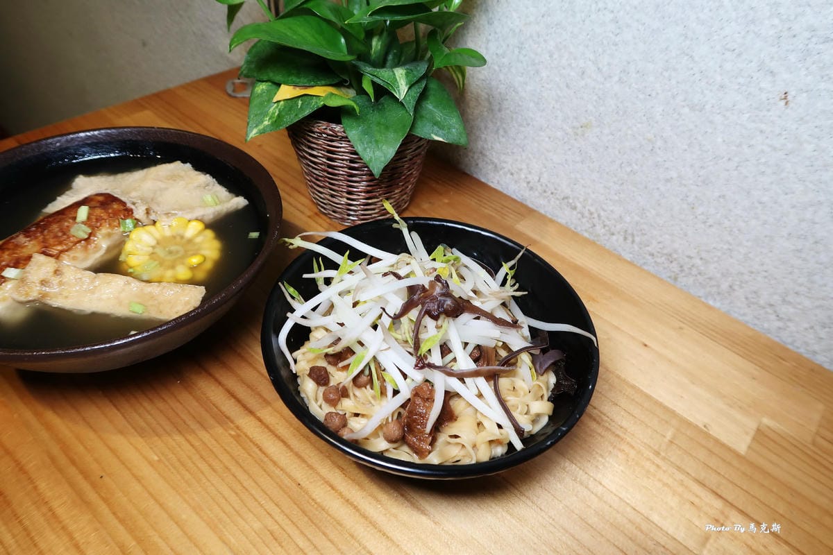 /tmp/phpGYXo3n /tmp/phpGYXo3n