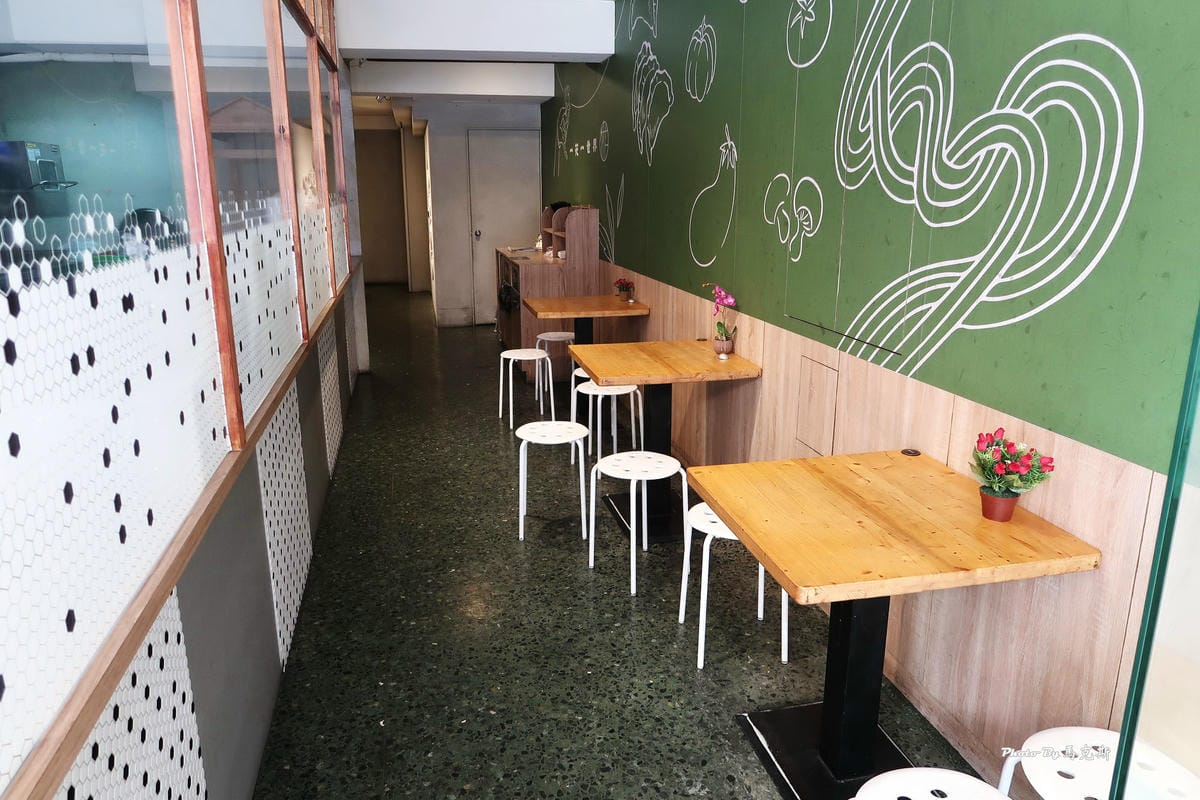 /tmp/phpoSyQNd /tmp/phpoSyQNd