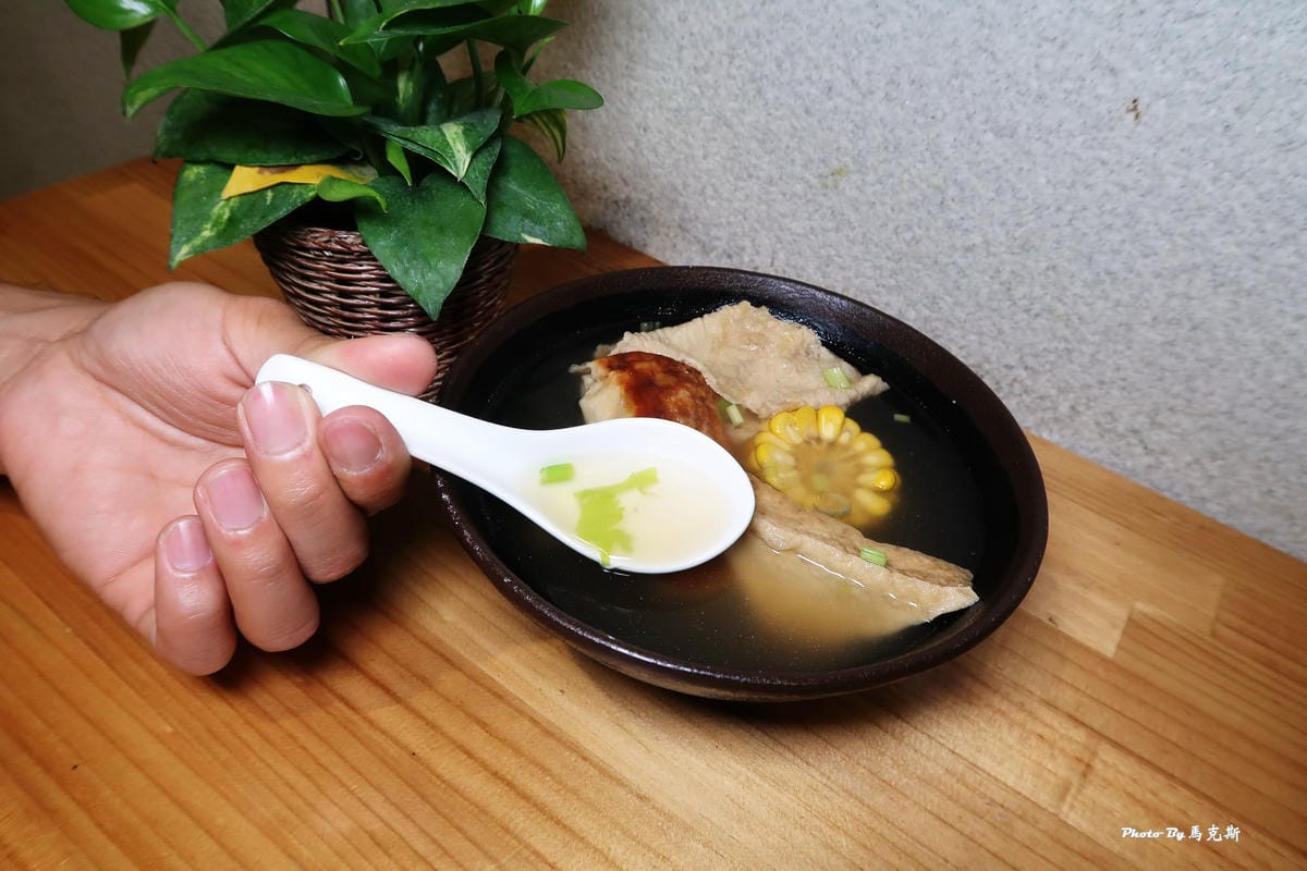 /tmp/phpnaG5hD /tmp/phpnaG5hD