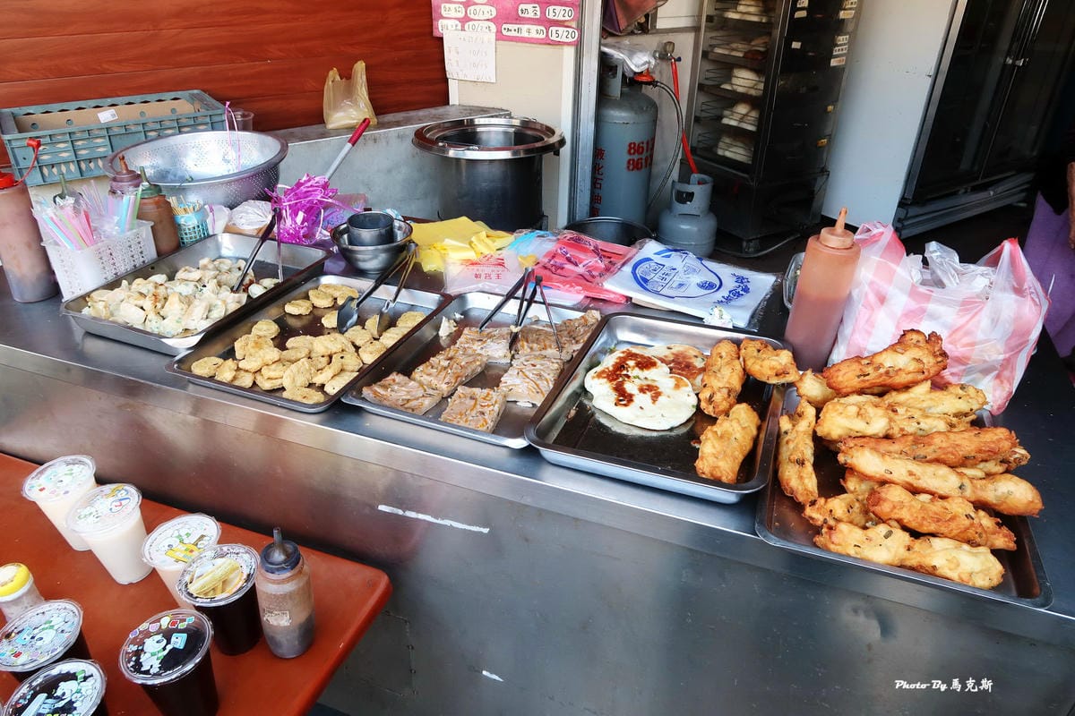 【小琉球美食推薦】古早味早午餐|小琉球人氣限定爆漿黑糖賓士包 【小琉球美食推薦】古早味早午餐|小琉球人氣限定爆漿黑糖賓士包