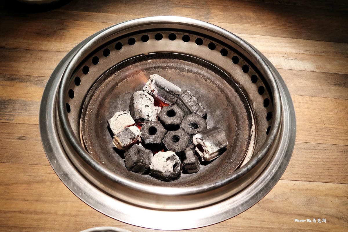 【台中最強燒肉推薦】脂板前炭火燒肉|2021台中米其林餐盤推 【台中最強燒肉推薦】脂板前炭火燒肉|2021台中米其林餐盤推