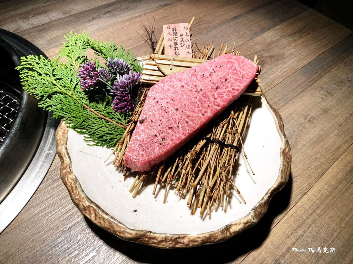 【台中最強燒肉推薦】脂板前炭火燒肉|2021台中米其林餐盤推 【台中最強燒肉推薦】脂板前炭火燒肉|2021台中米其林餐盤推