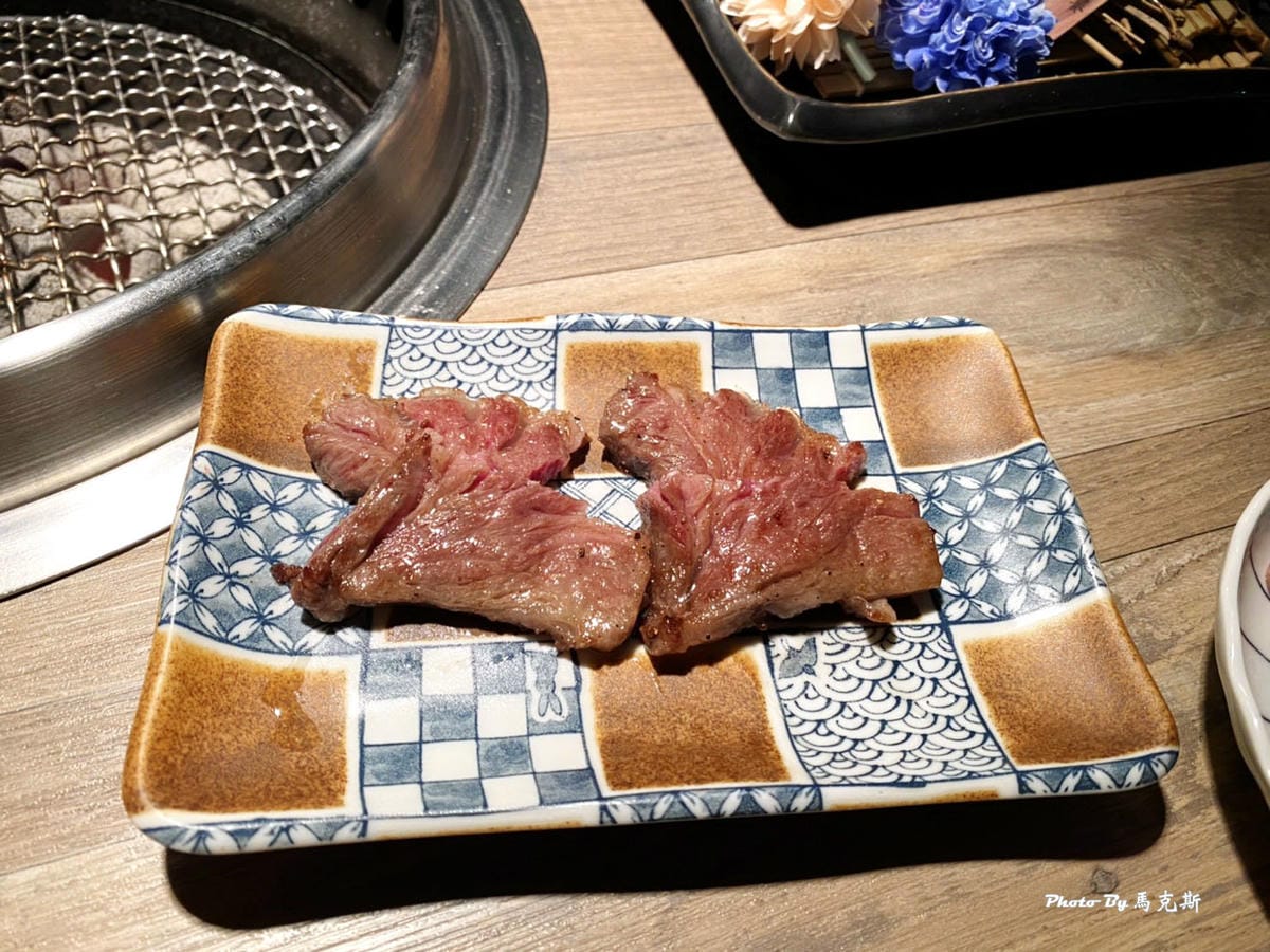 【台中最強燒肉推薦】脂板前炭火燒肉|2021台中米其林餐盤推 【台中最強燒肉推薦】脂板前炭火燒肉|2021台中米其林餐盤推