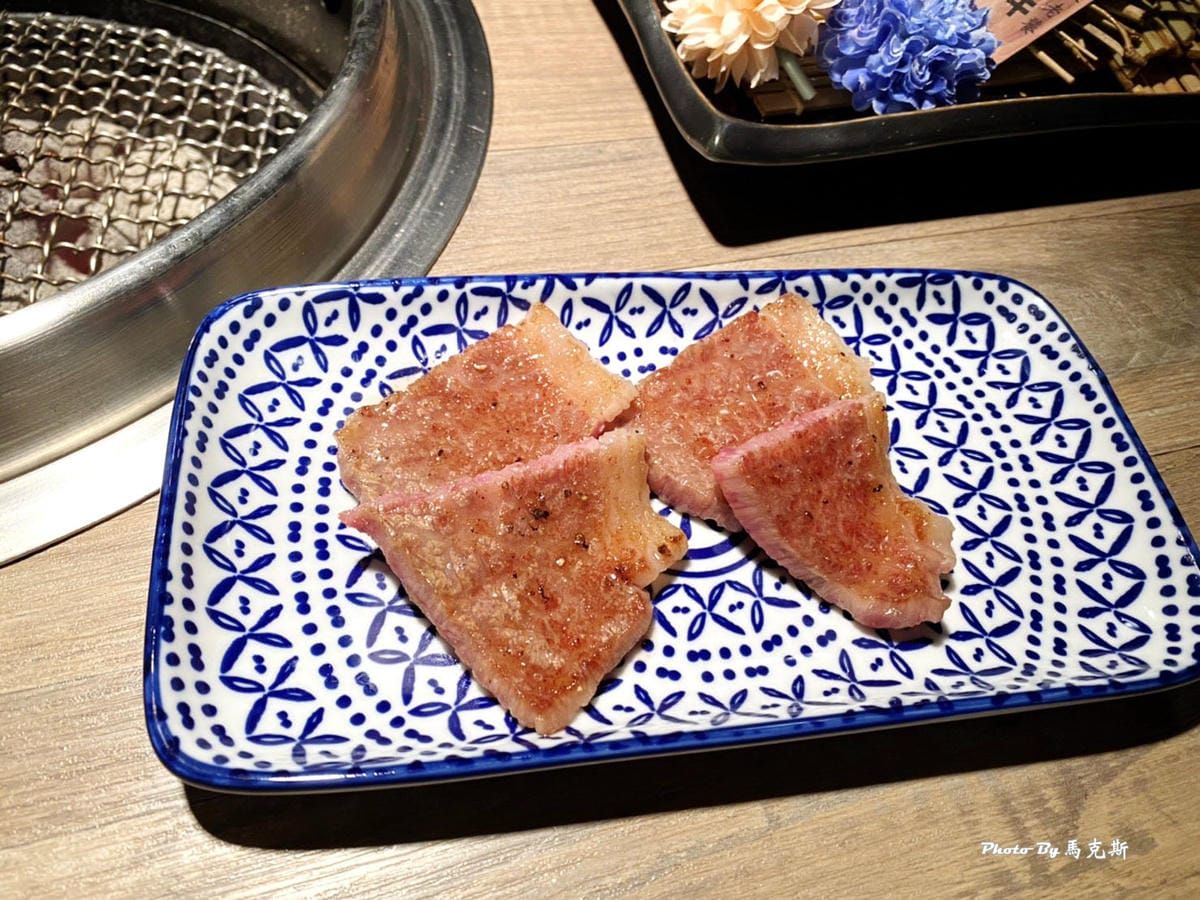 【台中最強燒肉推薦】脂板前炭火燒肉|2021台中米其林餐盤推 【台中最強燒肉推薦】脂板前炭火燒肉|2021台中米其林餐盤推