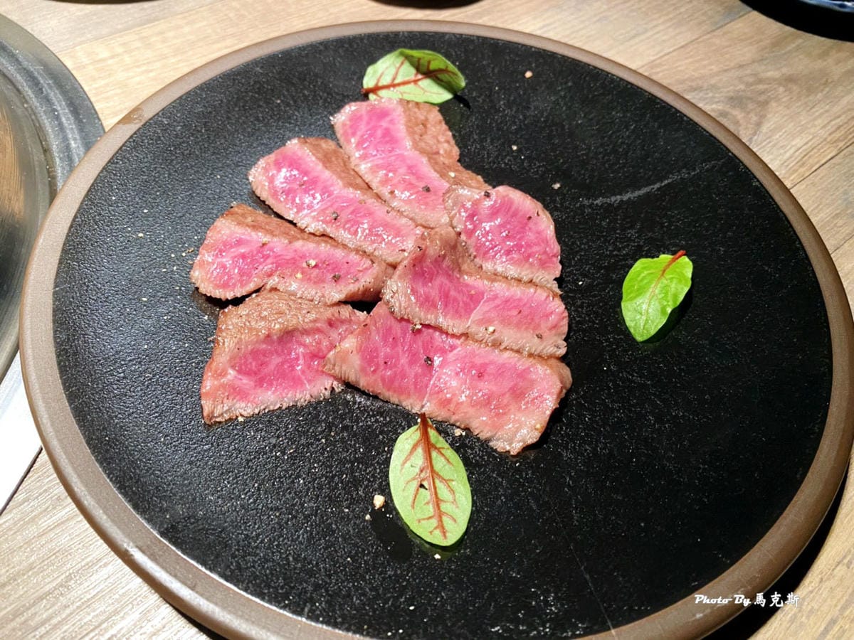 【台中最強燒肉推薦】脂板前炭火燒肉|2021台中米其林餐盤推 【台中最強燒肉推薦】脂板前炭火燒肉|2021台中米其林餐盤推