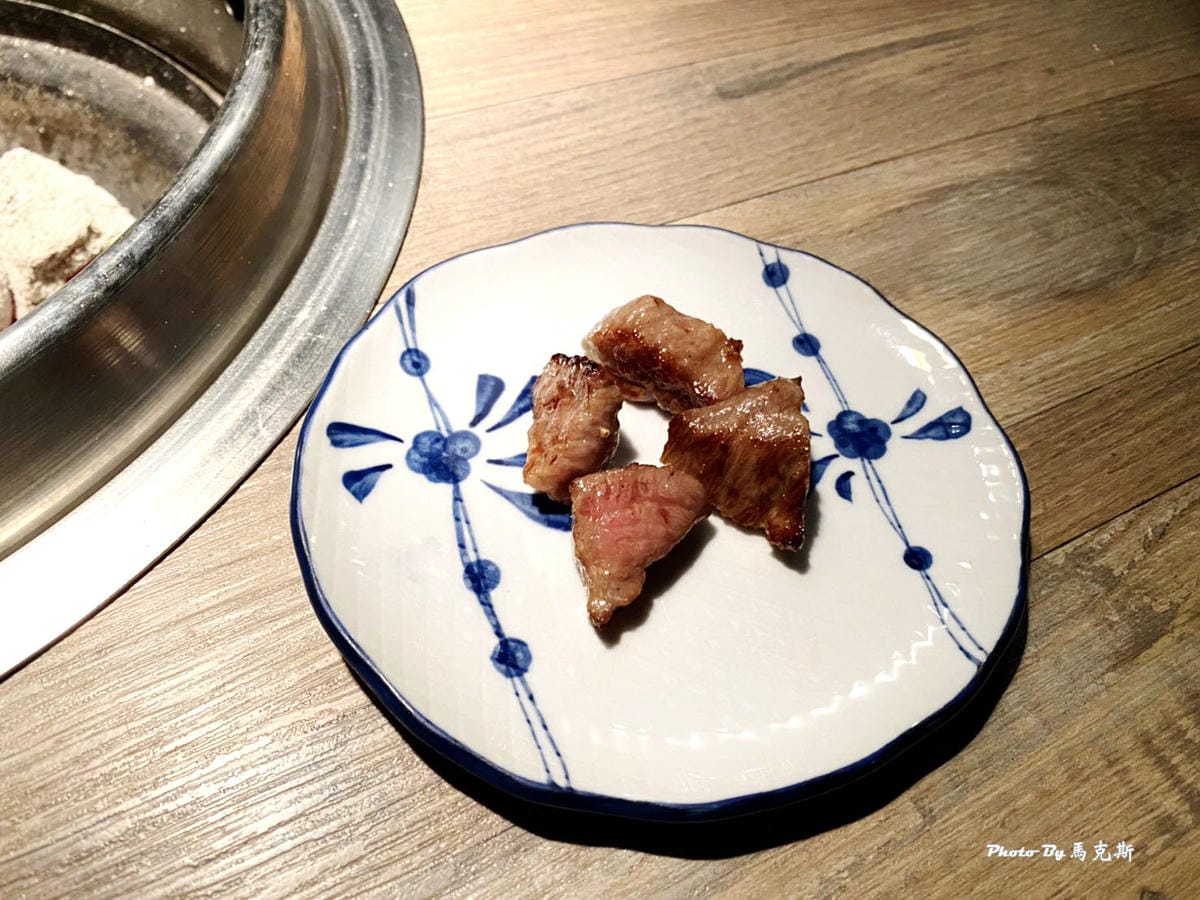 【台中最強燒肉推薦】脂板前炭火燒肉|2021台中米其林餐盤推 【台中最強燒肉推薦】脂板前炭火燒肉|2021台中米其林餐盤推