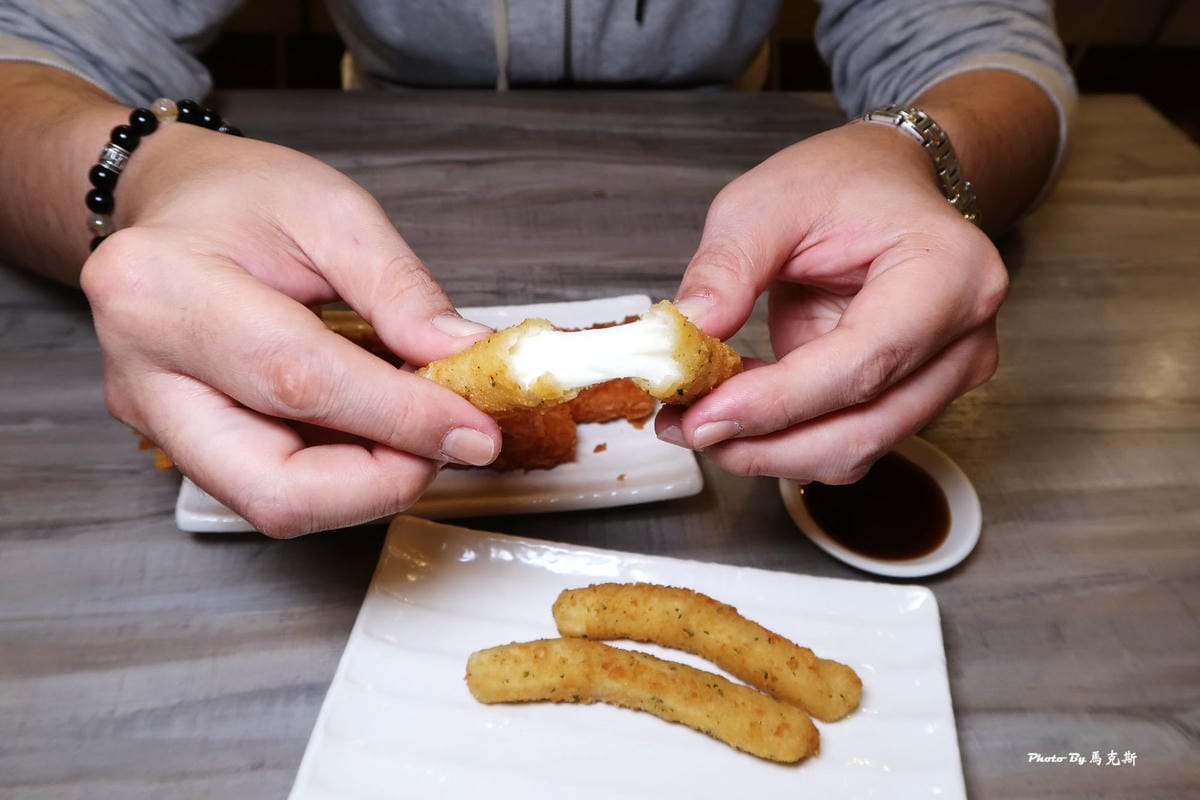 /tmp/phprg5SVz /tmp/phprg5SVz