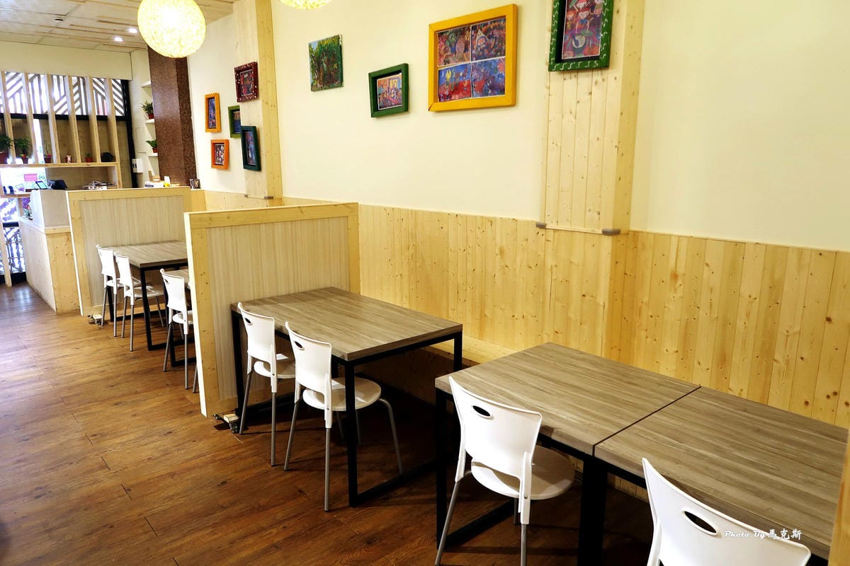 /tmp/phpz2z7V5 /tmp/phpz2z7V5