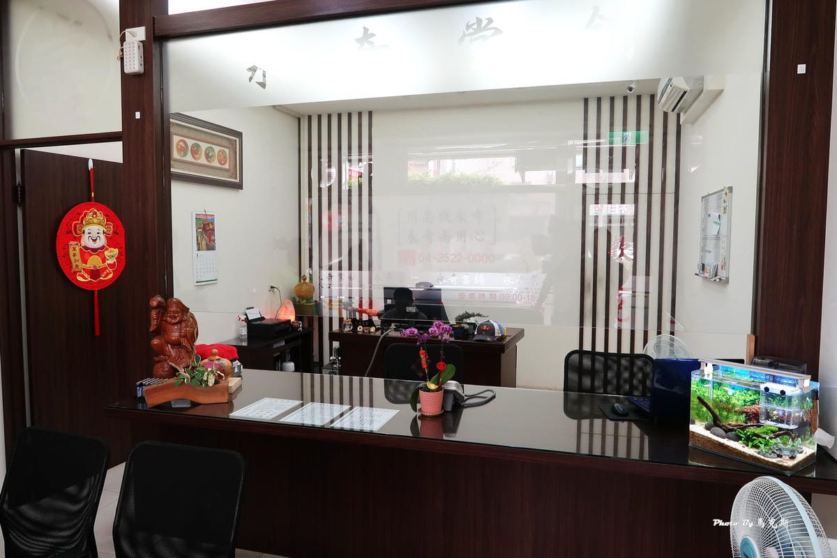 /tmp/phpsquuOX /tmp/phpsquuOX