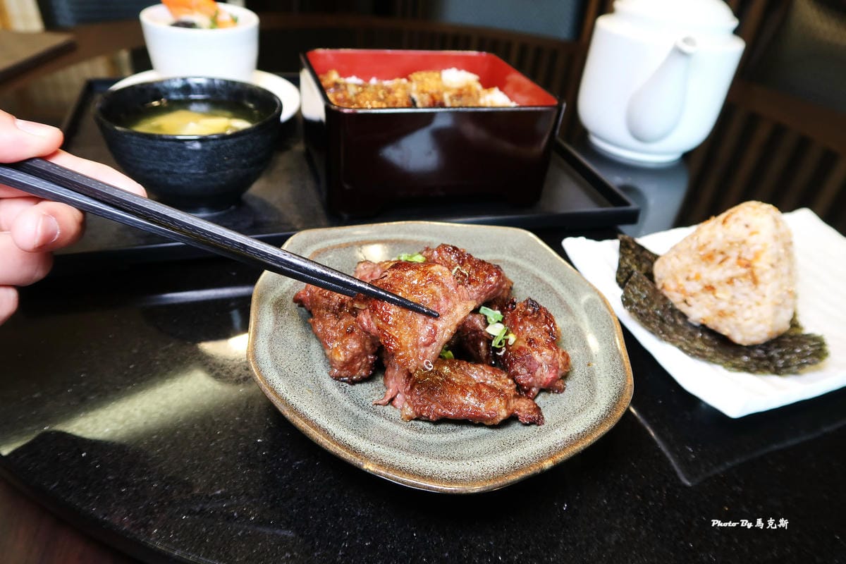 /tmp/phpuPWez8 /tmp/phpuPWez8