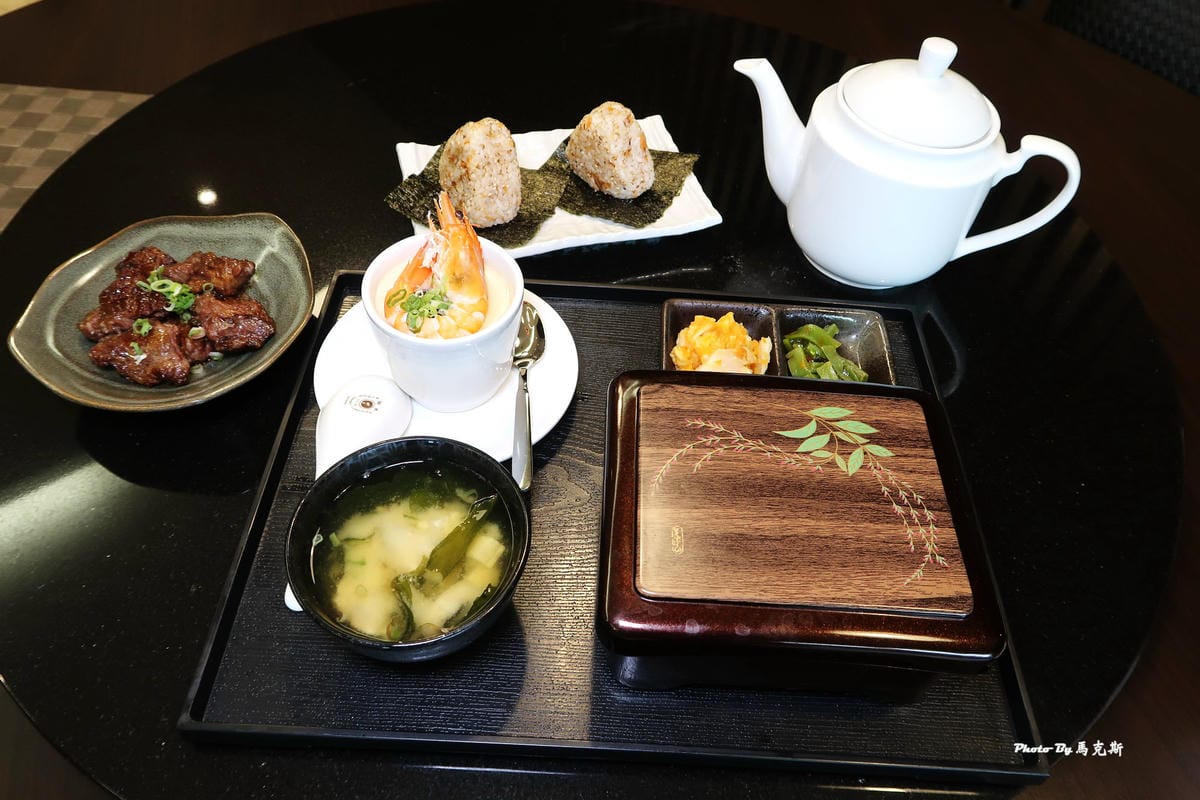 /tmp/phphsN5j1 /tmp/phphsN5j1