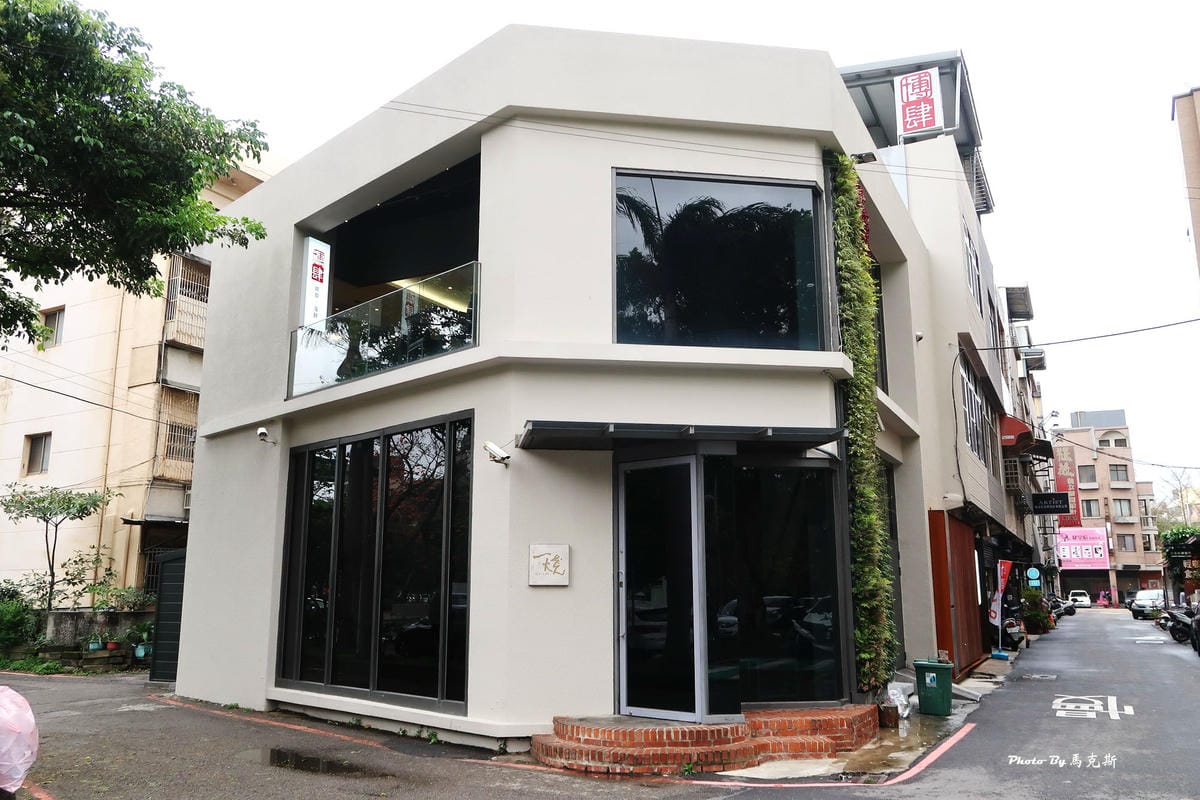 /tmp/phpLy7frE /tmp/phpLy7frE