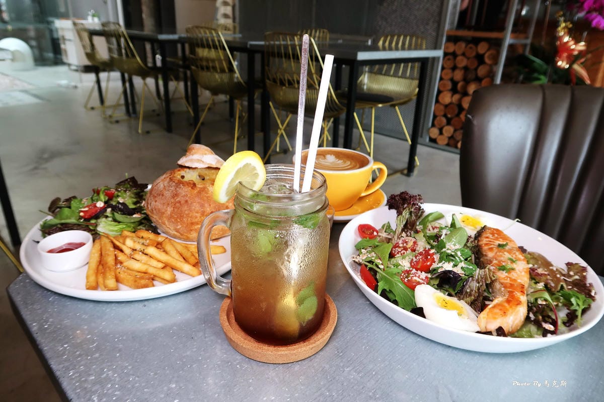 /tmp/phpaiKvDq /tmp/phpaiKvDq