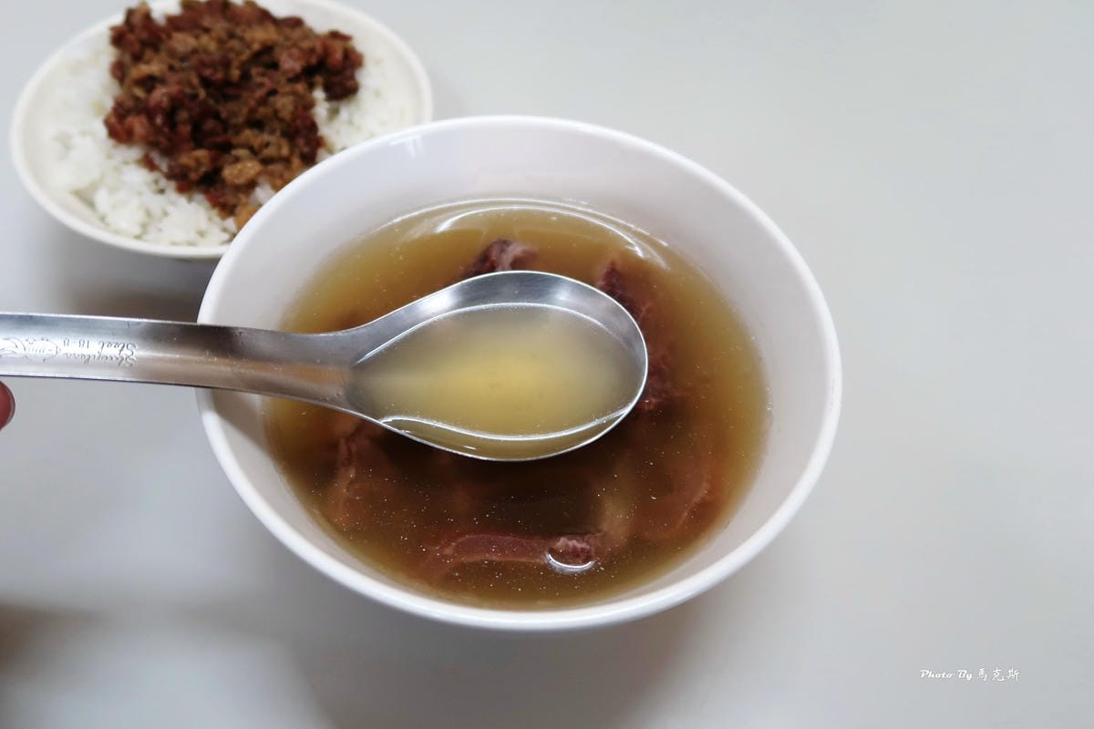 康樂街牛肉湯｜台南牛肉湯推薦：在地人推薦老店不藏私 湯頭清甜