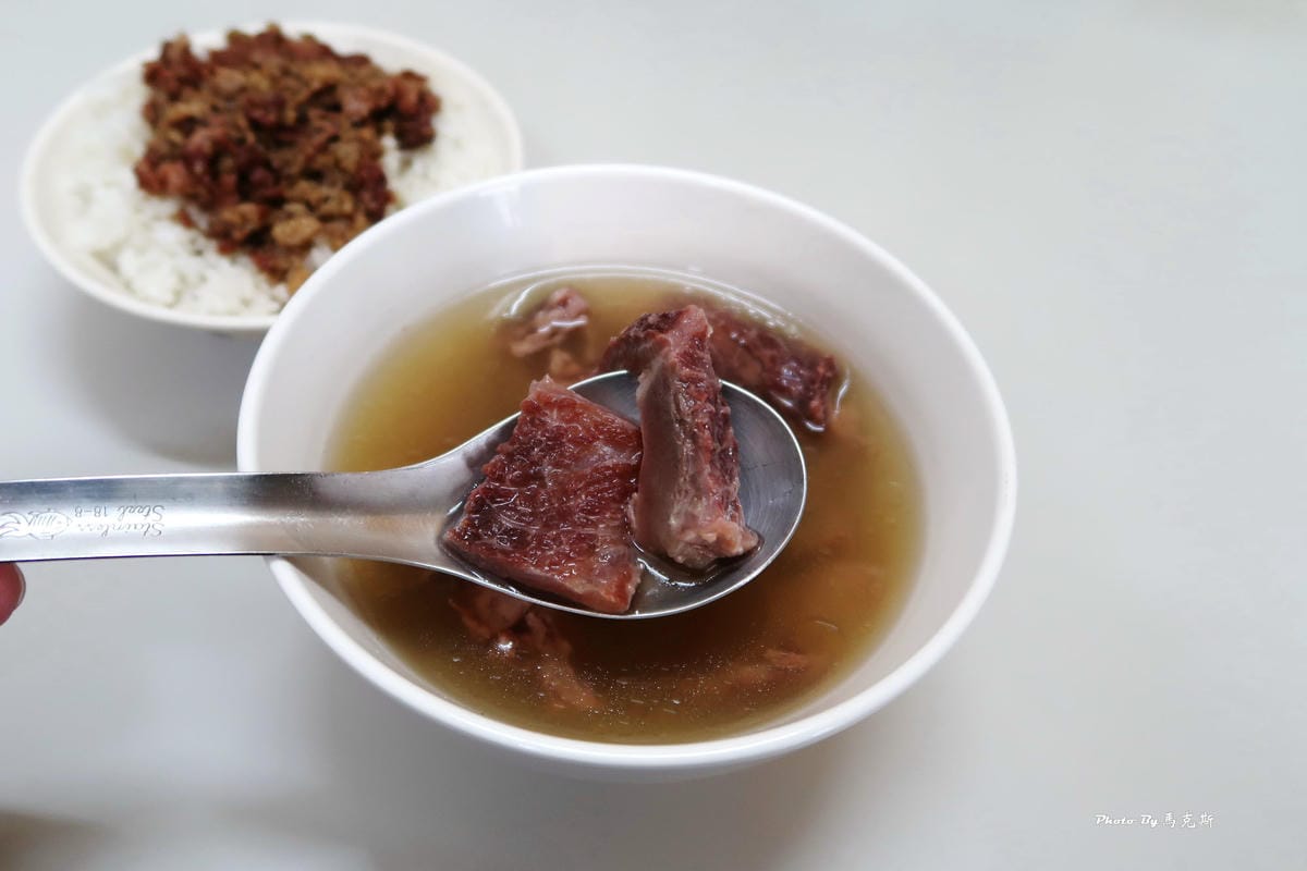 康樂街牛肉湯｜台南牛肉湯推薦：在地人推薦老店不藏私 湯頭清甜