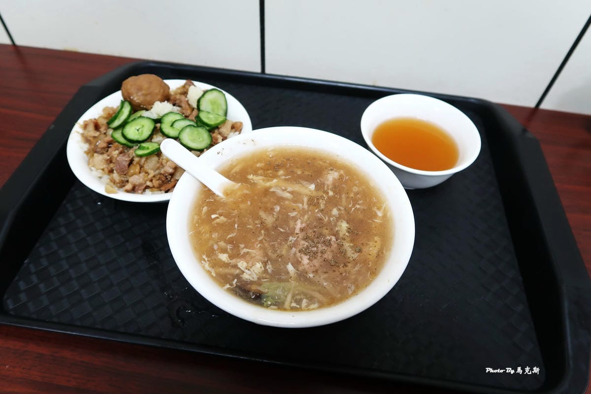 【台中東區美食推薦】甲八碗米糕油飯|吃七碗創始店 從小吃到大 【台中東區美食推薦】甲八碗米糕油飯|吃七碗創始店 從小吃到大
