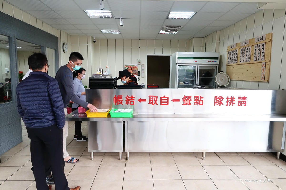 【台中東區美食推薦】甲八碗米糕油飯|吃七碗創始店 從小吃到大 【台中東區美食推薦】甲八碗米糕油飯|吃七碗創始店 從小吃到大