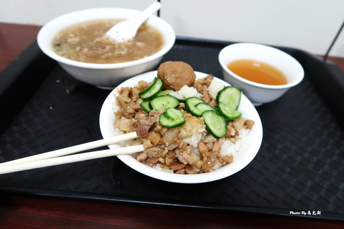 【台中東區美食推薦】甲八碗米糕油飯|吃七碗創始店 從小吃到大 【台中東區美食推薦】甲八碗米糕油飯|吃七碗創始店 從小吃到大